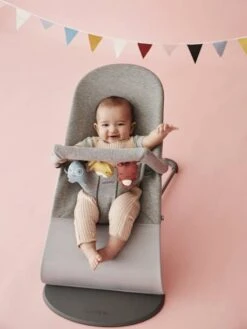 Arche De Jeux Pour Transat BABYBJORN Amis Doux - Baby Bjorn 12 Arche De Jeux Pour Transat BABYBJORN Amis Doux - Baby Bjorn -Petite Vie Soldes arche de jeux pour transat babybjorn 4