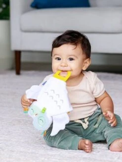 Coﬀret Naissance Avec Doudou Luminescent Dans Le Noir - INFANTINO Blanc - Infantino -Petite Vie Soldes coﬀret naissance avec doudou luminescent dans le noir infantino 3