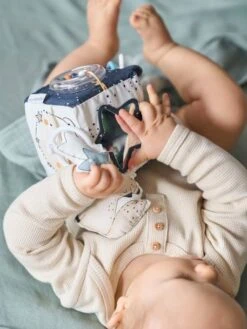 Cube D'activités à Suspendre CÉLESTE Bleu - Vertbaudet -Petite Vie Soldes cube dactivites a suspendre celeste 3