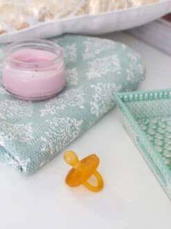 Sucette à Bout Rond Tout Latex 6 Mois+ SUAVINEX Naturel - Suavinex -Petite Vie Soldes sucette a bout rond tout latex 6 mois suavinex 2