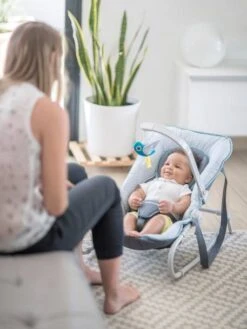 Transat BABYMOOV Graphik Avec Arche De Jeux Gris/pêche - Babymoov -Petite Vie Soldes transat babymoov graphik avec arche de jeux 2